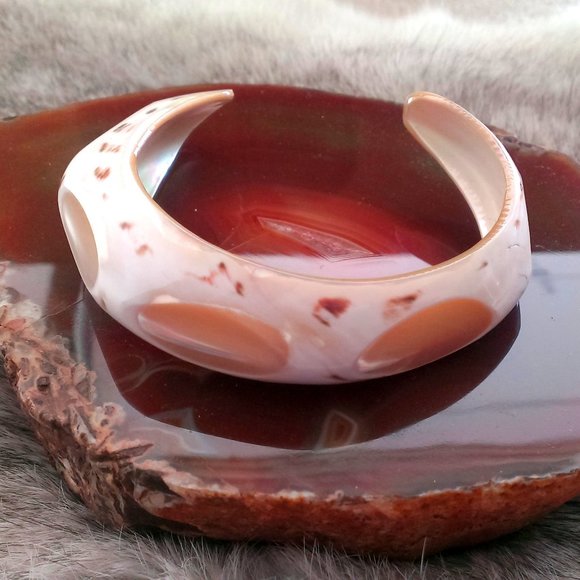 Vintage Seas Shell Bangle Cuff Bracelet - Picture 1 of 7